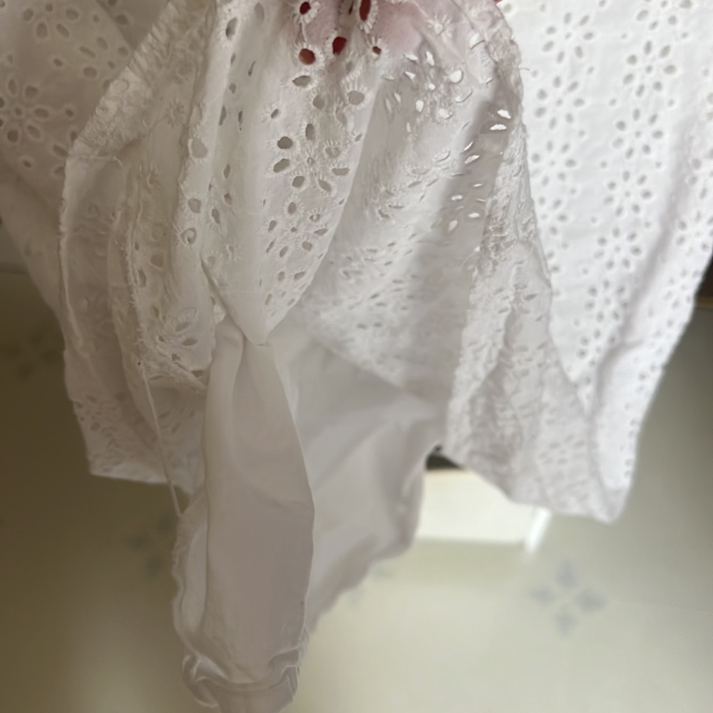 Loft white eyelet top. With a liner in it. - Picture 8 of 8